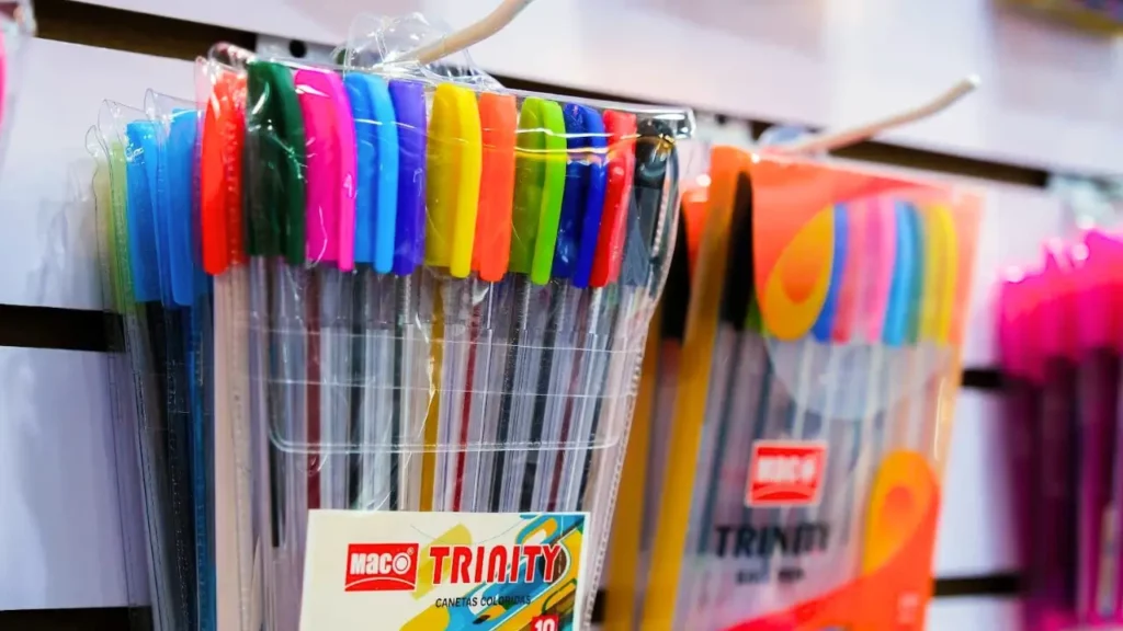 Canetas coloridas, é um dos itens da lista de material escolar.